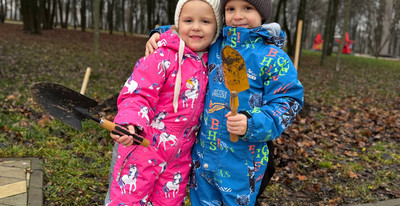 Благотворительная акция по высадке кленов в парке Победы